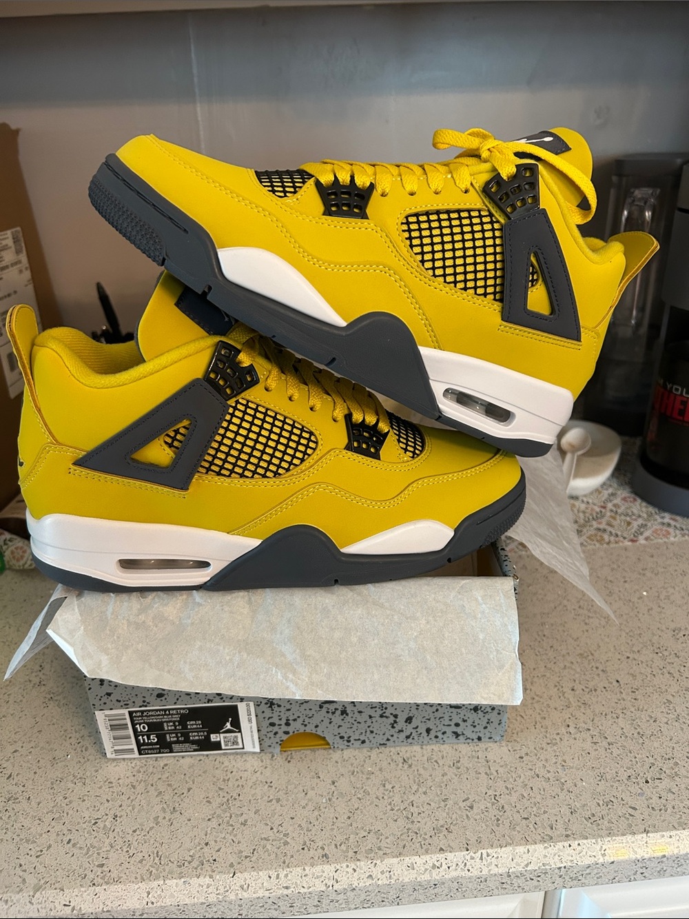Air Jordan 4 Men's Retro Sneakers in Yellow and Gray - Picture 2 of 7